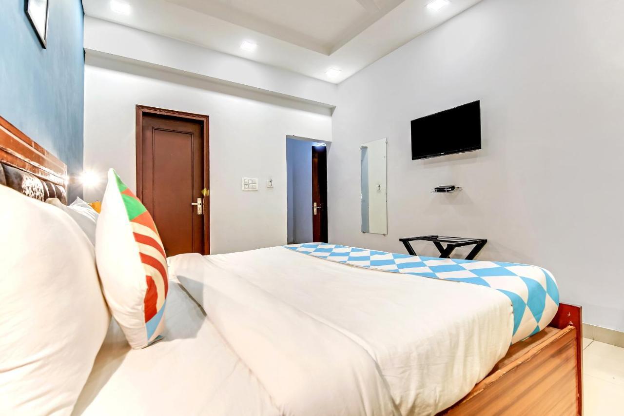 Oyo Home 64106 Comfortable Stay Yeni Delhi Dış mekan fotoğraf